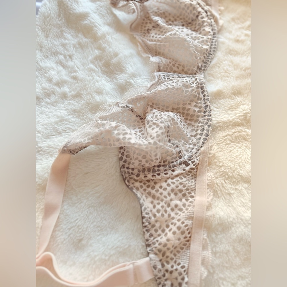 Size 34 DD 
Color: Peach and Gray